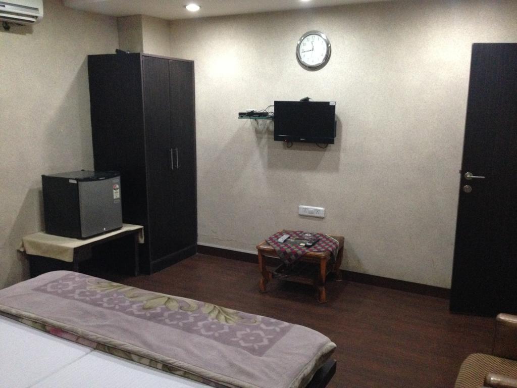 Hotel Silver Stone Ludhiana Oda fotoğraf
